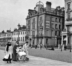 The-Sussex-Hotel-at-West-Marina.-1905.